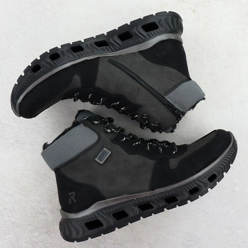 Çizme Rieker për femra, të zeza