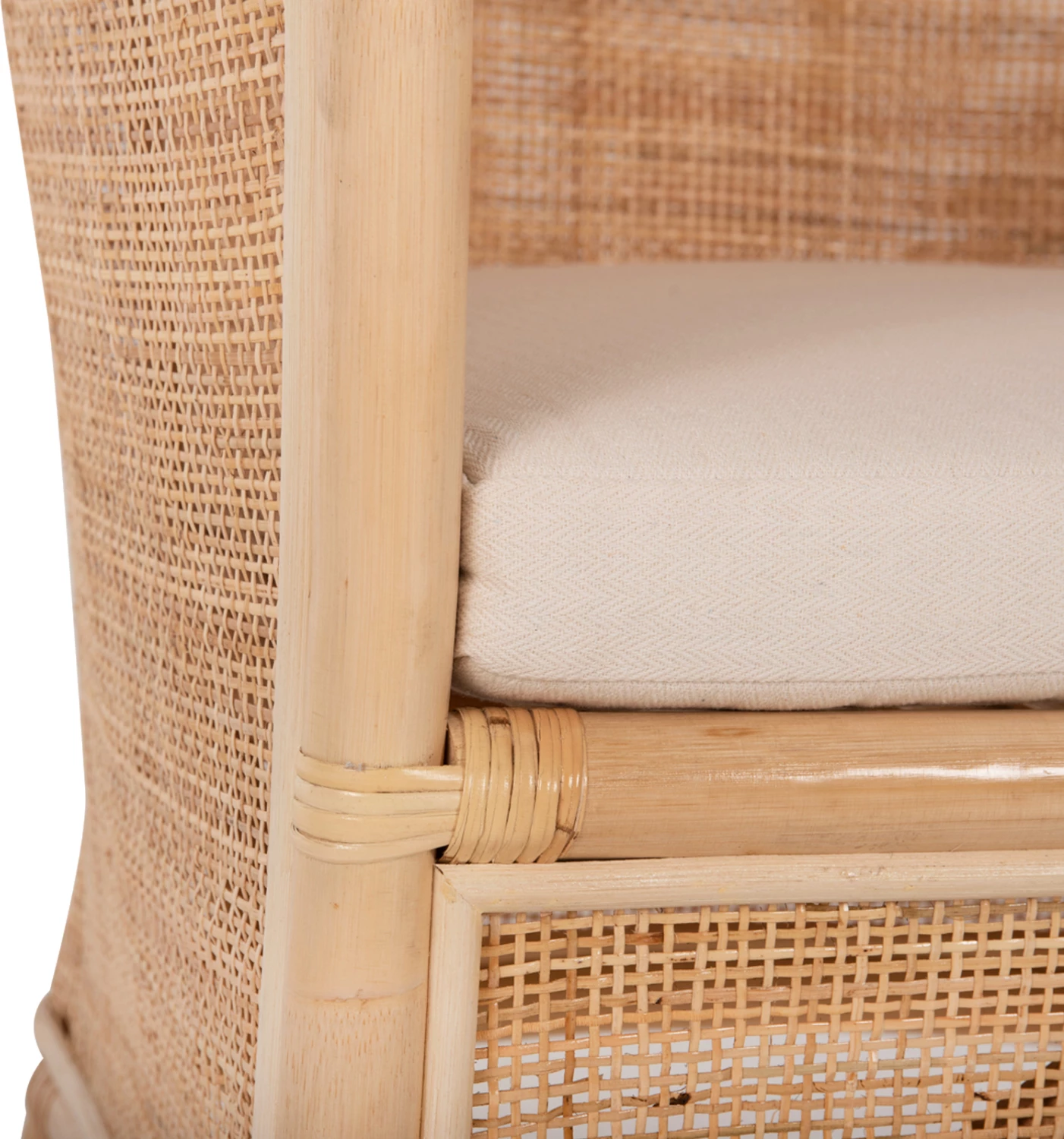 Karrige pa krahë APRON FH9818, ratan i shpuar, ngjyrë natyrale, jastëk i bardhë, 75x70x85H cm