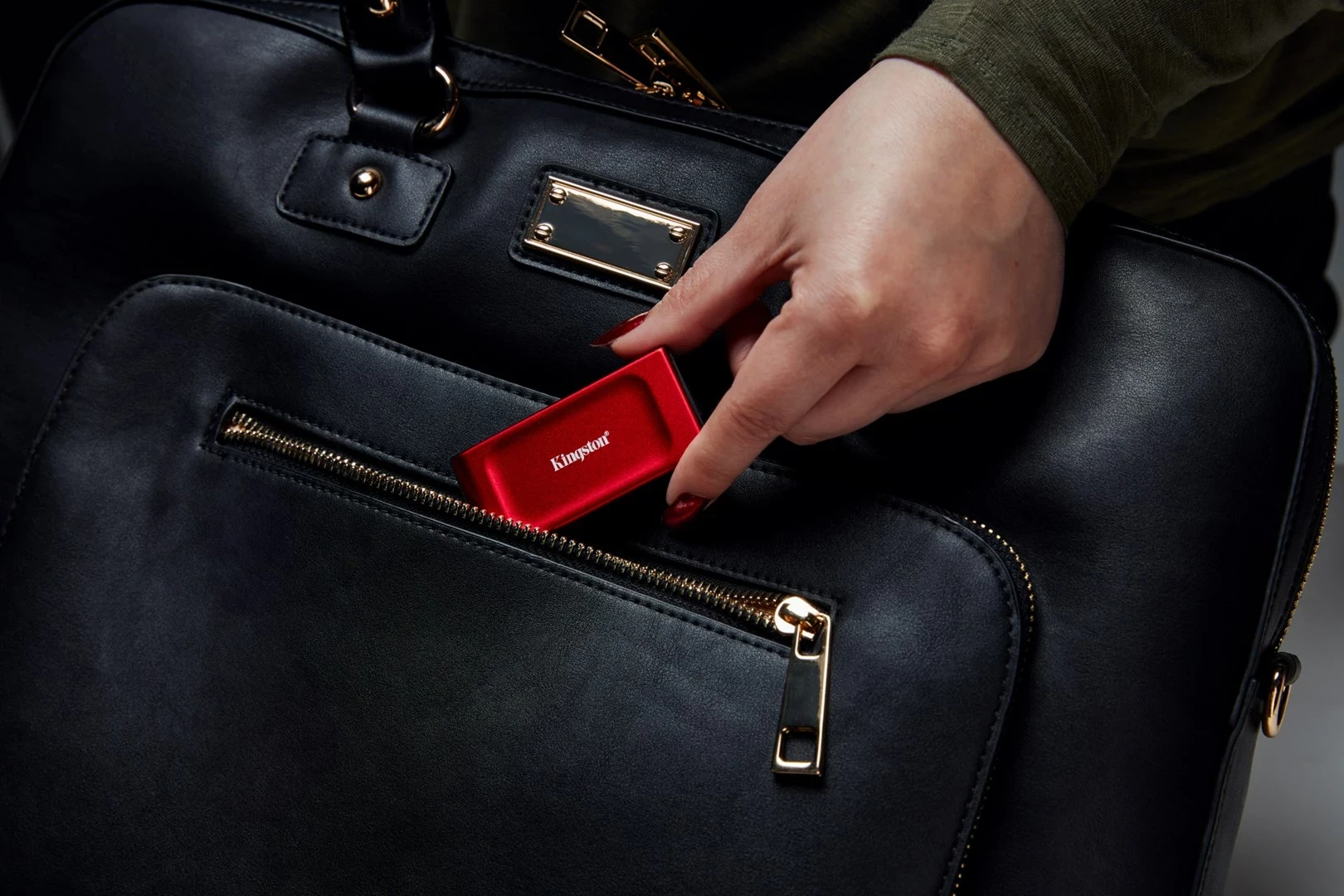 Disk i jashtëm SSD Kingston XS1000, 1TB, USB 3.2 Gen 2, Kuq