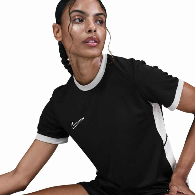 Maicë sportive Nike për femra, e zezë