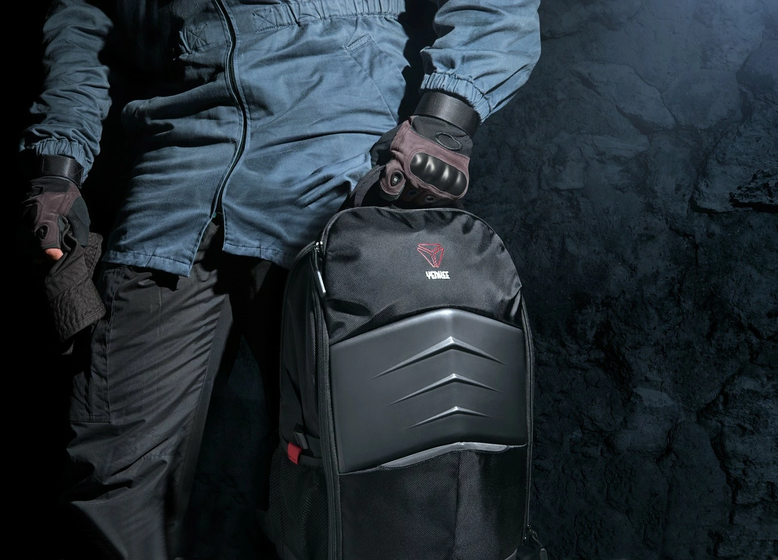 Çantë shpine për laptop YENKEE YBB 1503 SHIELD, 15.6", e zezë/kuqe