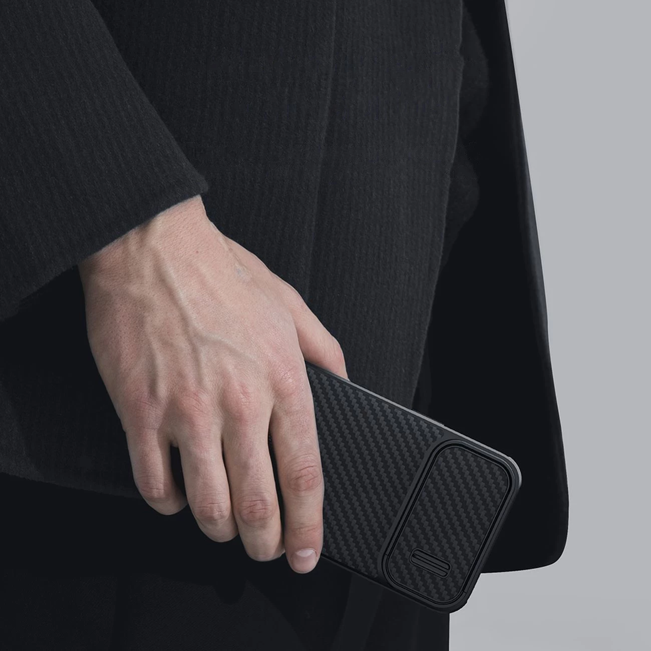 Mbështjellës Nillkin Synthetic Fiber S Case për iPhone 14 Pro, me kapak kamere, i zi