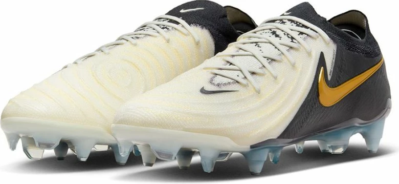 Atlete futbolli Nike për meshkuj, të bardha e të zeza