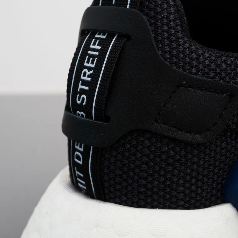 Atlete adidas për meshkuj dhe femra, të zeza