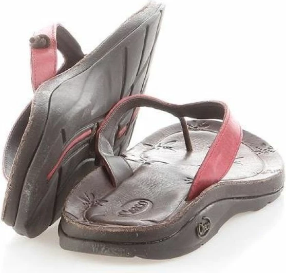 Atlete për femra Chaco Locavore, të kuqe