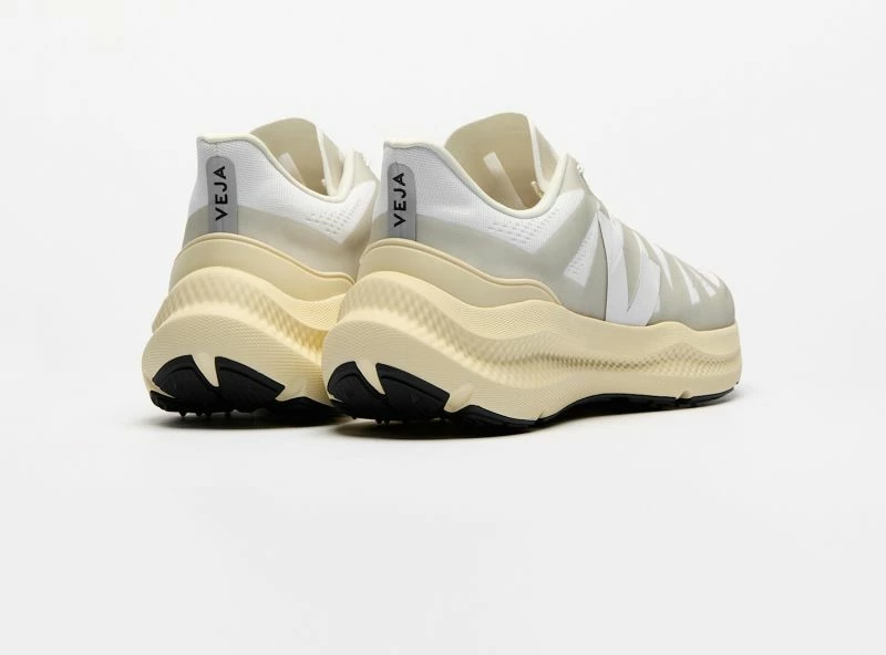 Atlete vrapimi për meshkuj Veja, të bardha