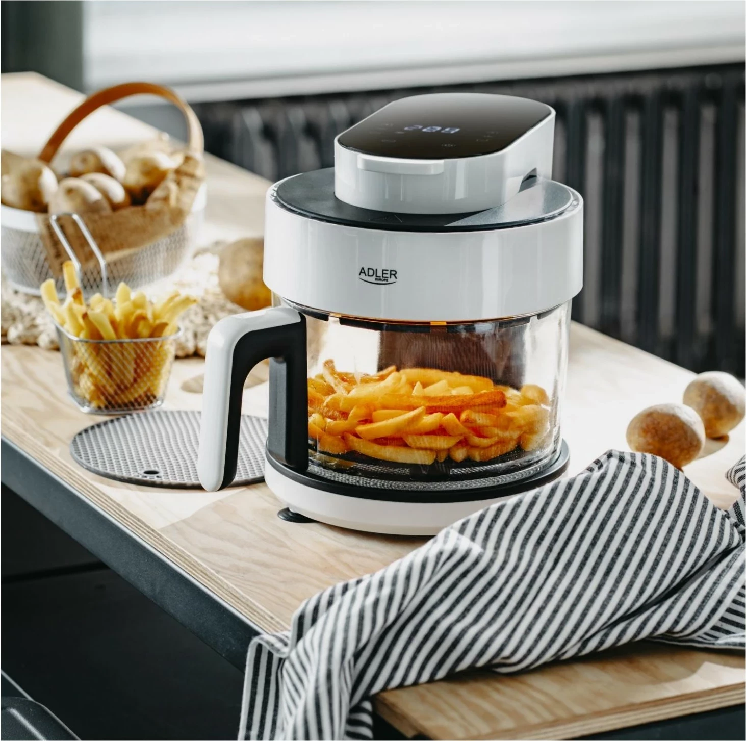 Fryer pa yndyrë Camry CR 6316, i bardhë