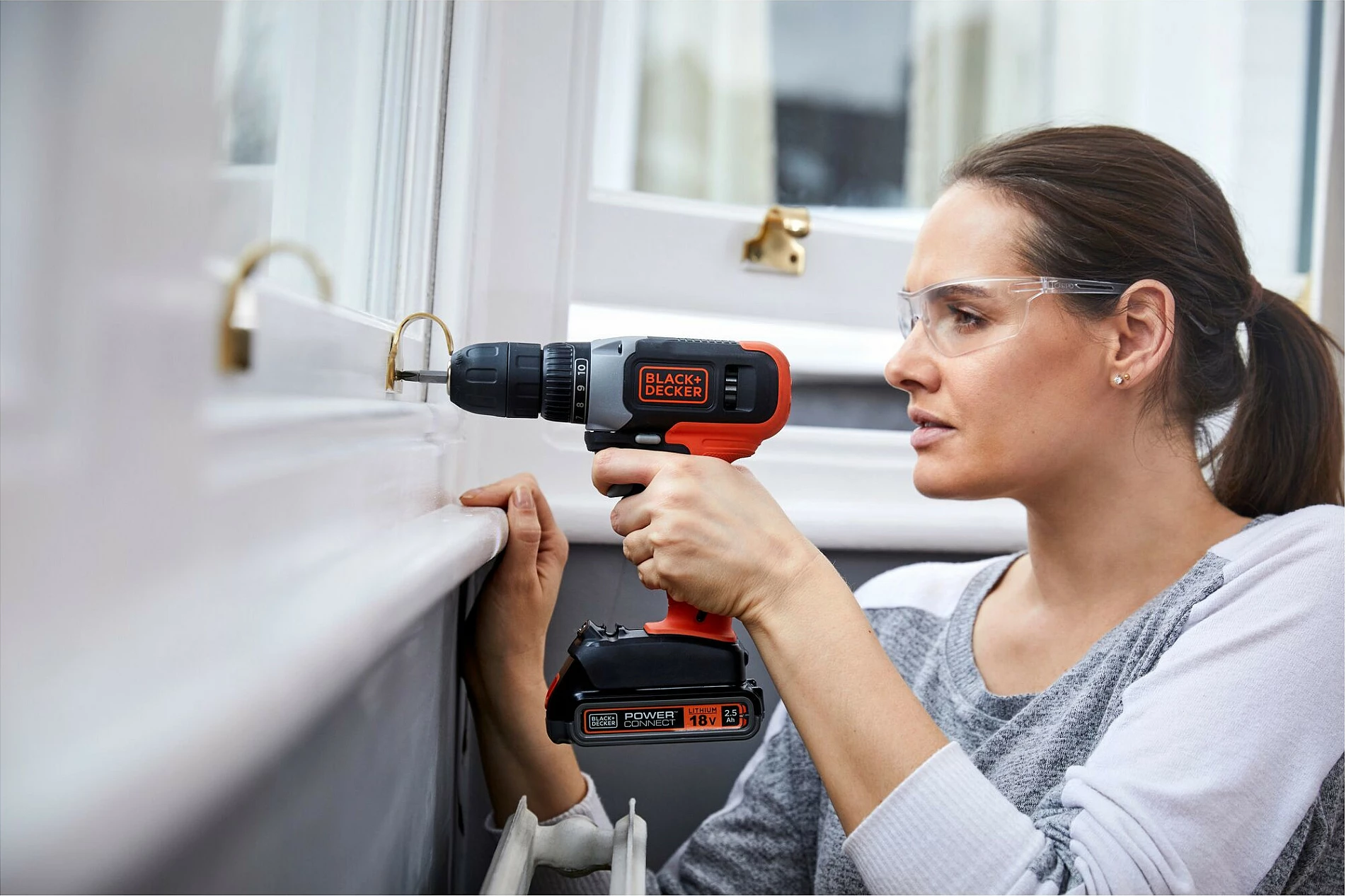 Shpues pistol Black & Decker BCD001C1-QW, 18V, Li-Ion, zi/kuqe