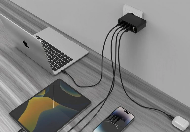 Karikues Gembird TA-UC-PDQC100LCD-01-BK për laptop e celular, 100W, i zi