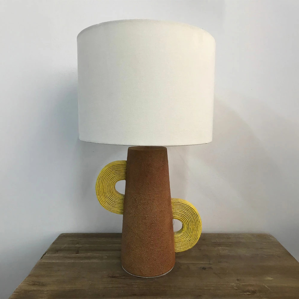 Llambë tavoline HATCUS, polirezine bezhë, stofë e bardhë, 30.7x30.7x52.5cm