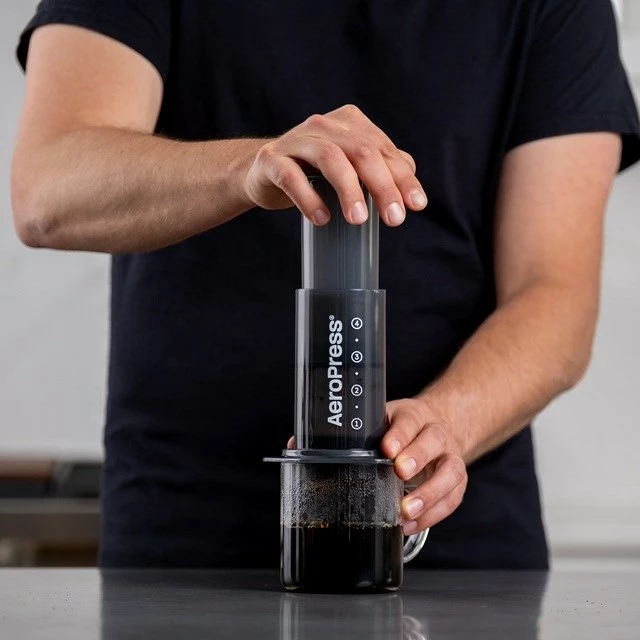 Aparat kafeje manual AeroPress 85R11, teknopolimer, i zi
