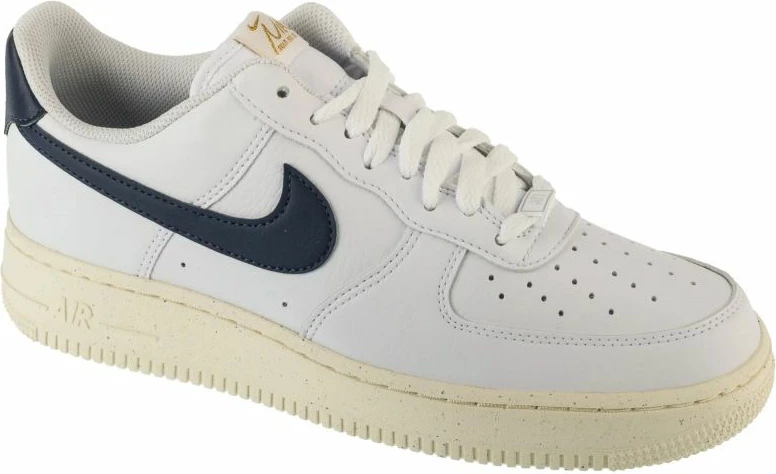 Atlete Nike për femra, të bardha