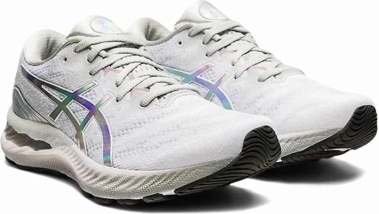 Atlete femra Asics, të bardha