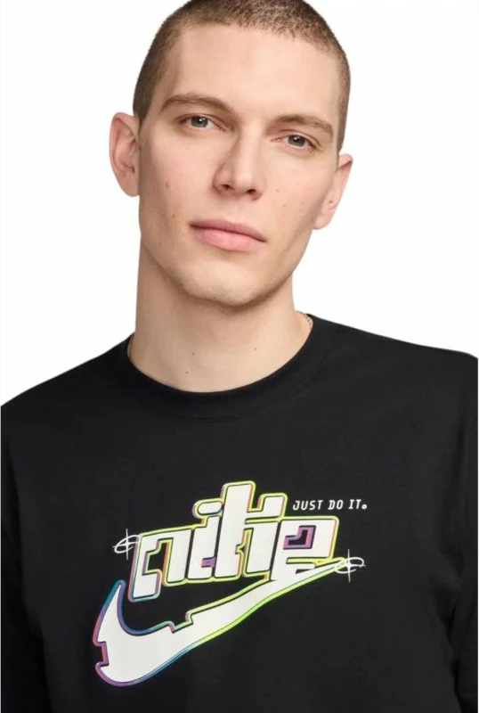 Maicë për meshkuj Nike, e zezë