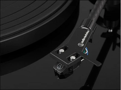 Gramafon audio-technica AT-LPW50PB, phono preamplifier, i zi