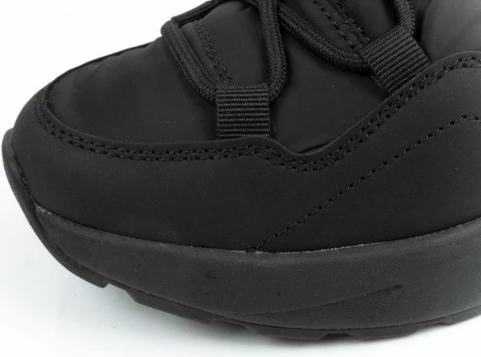 Atlete femra Lee Cooper, të zeza