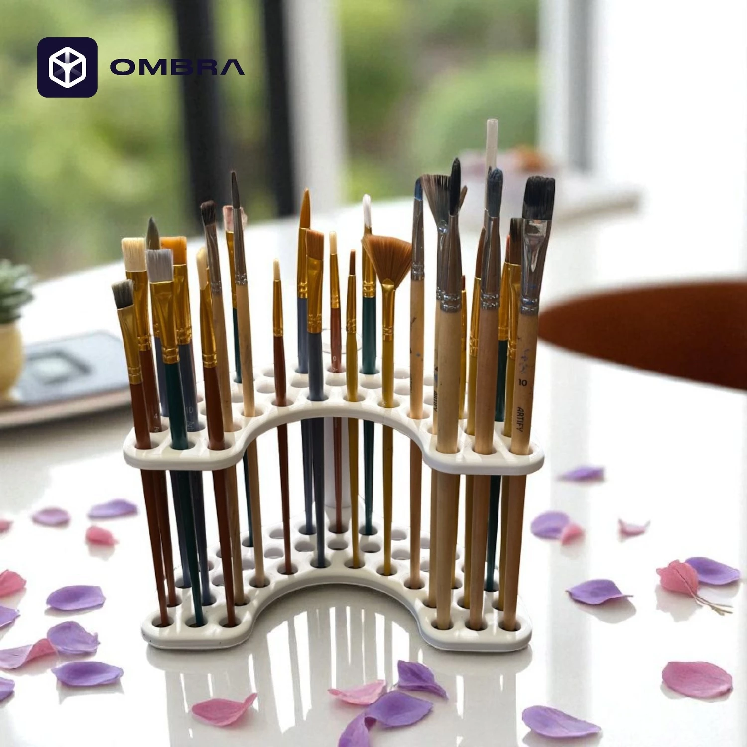 Mbajtëse organizative për brusha dhe ngjyrave të pikturës- e bardhe