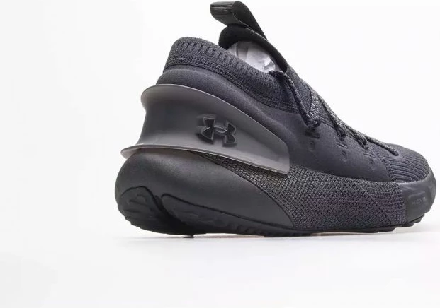 Atlete për femra Under Armour, të zeza