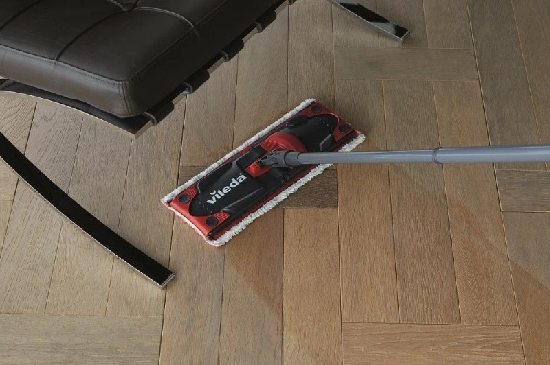 Mop Vileda ULTRAMAT TURBO me kovë, mikrofibër, e zezë/e kuqe