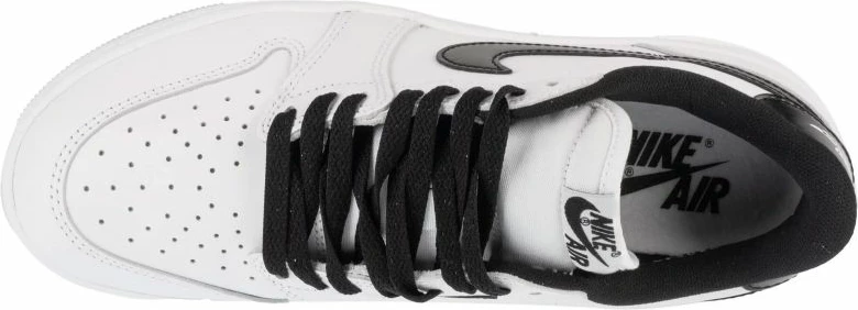 Atlete për meshkuj Nike, të bardha