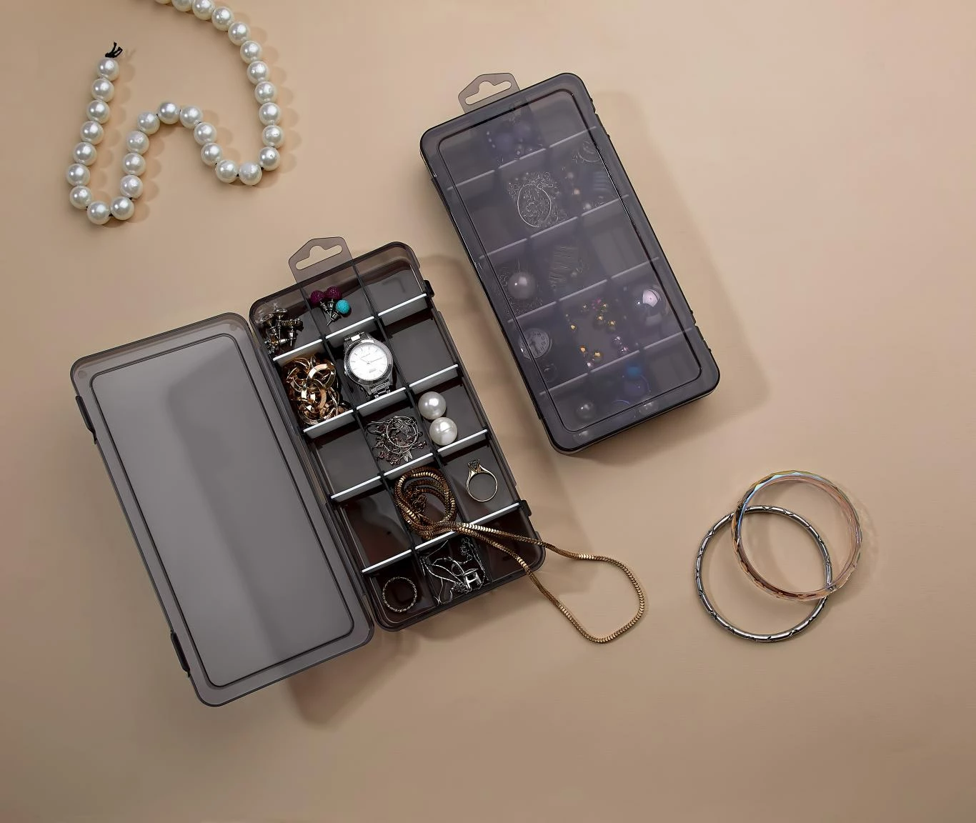 Kuti bizhuterish Hermia, LV-145, e zezë