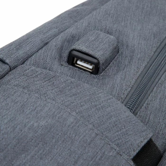 Çantë shpine për laptop RivaCase 7567, për 17.3\", anti-vjedhje, me portë USB, gri e errët