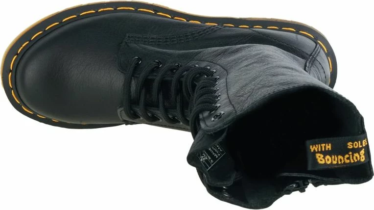 Helmetë Dr Martens, e zezë