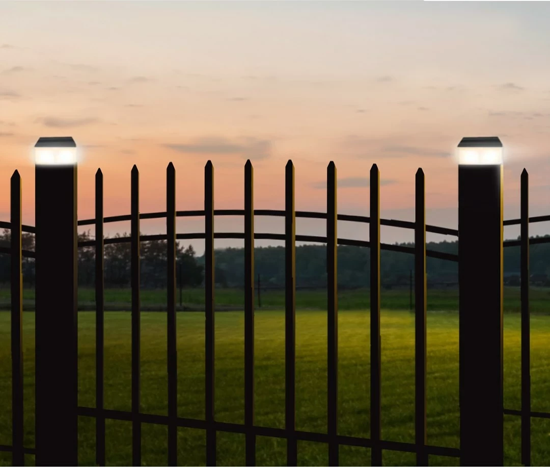 Llambë solare për shtyllë gardhi GreenBlue GB128 me sensor errësire, e zezë