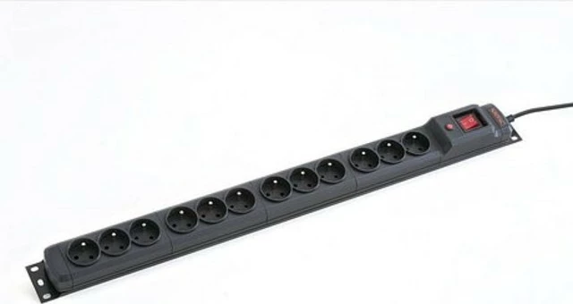 Prizë mbrojtëse Armac M12/15/CZ, 12 dalje, 1.5m, e zezë, për rack 19 inç