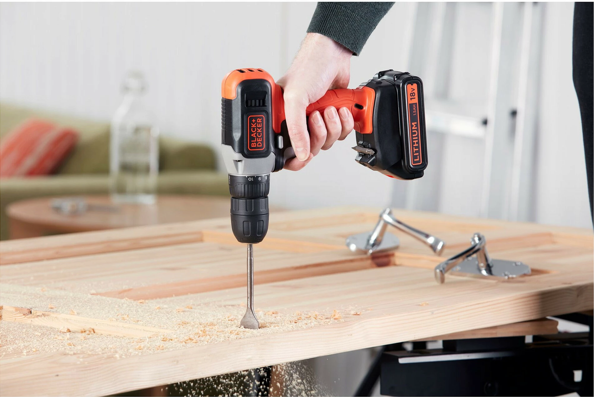 Shpues pistol Black & Decker BCD001C1-QW, 18V, Li-Ion, zi/kuqe