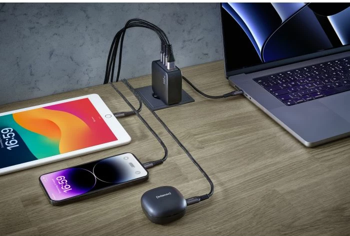 Karikues GaN INTENSO 7814010 140W 3xUSB-C + 1xUSB-A, kabllo USB-C në USB-C 2m 5A e përfshirë, e zezë (set)