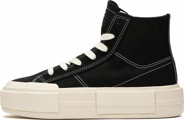 Atlete të larta Converse për femra, të zeza