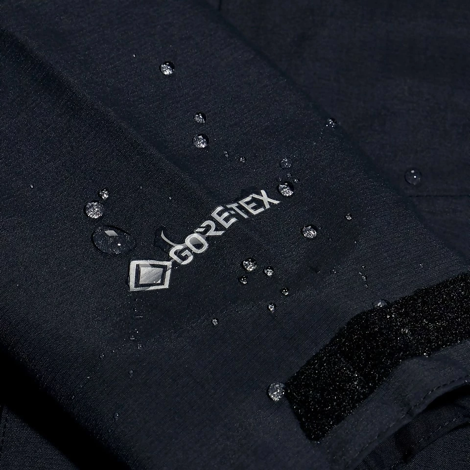 Xhaketë Berghaus Hillwalker Gore-Tex InterActive për femra, M, e zezë