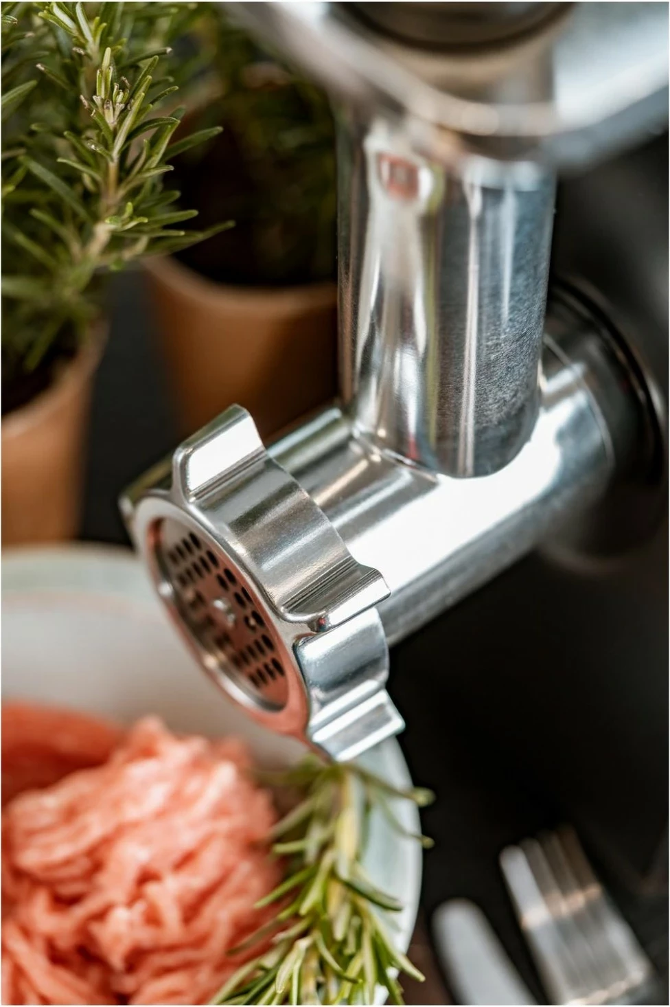 Makinë mishi Adler AD 4813, e zezë-argjendtë