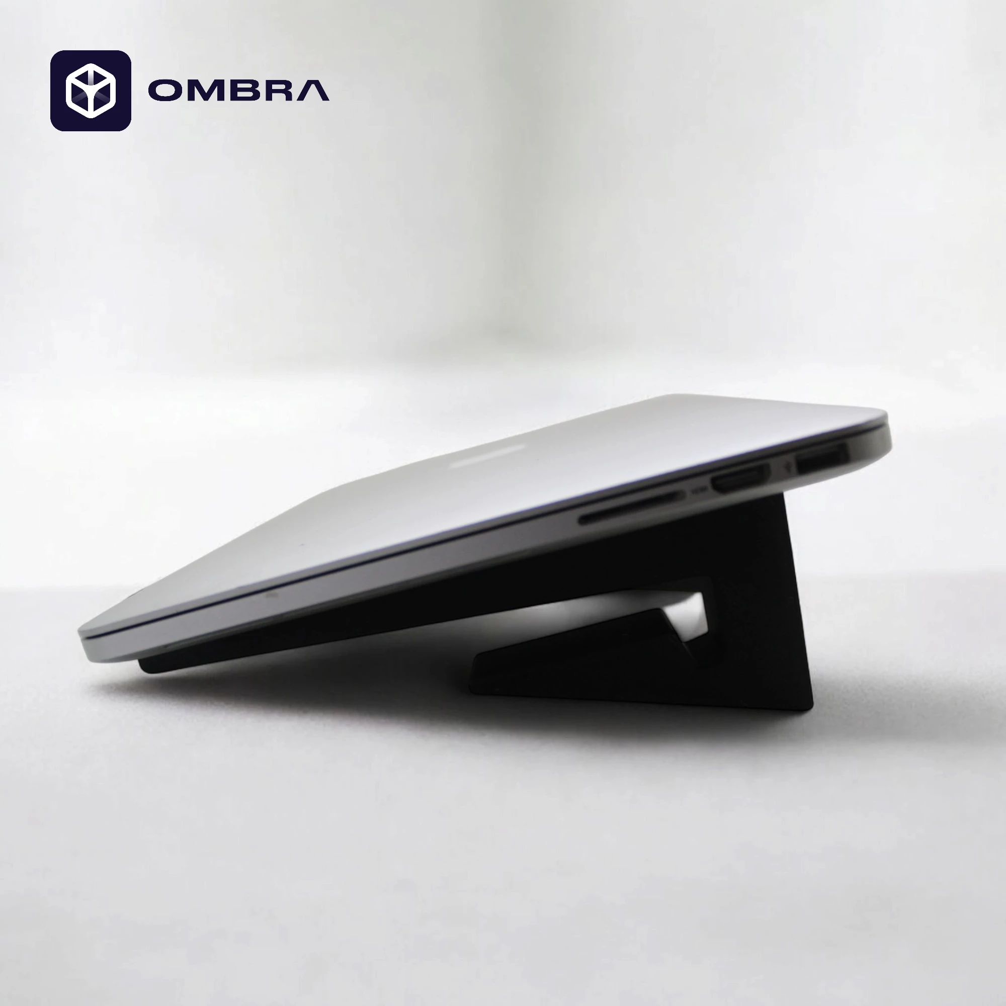 Mbajtëse "Standing" vertikal dhe horizontal për laptop, e zezë