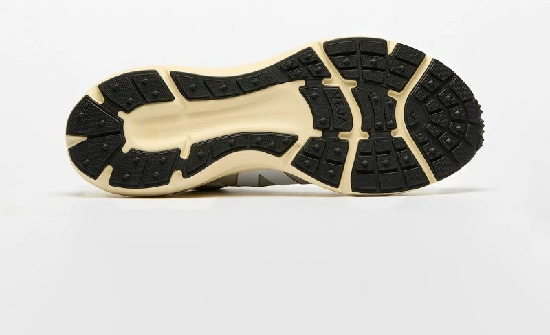 Atlete vrapimi për meshkuj Veja, të bardha