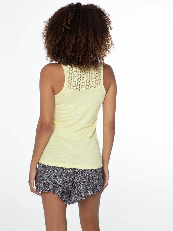 Maicë për femra Protest