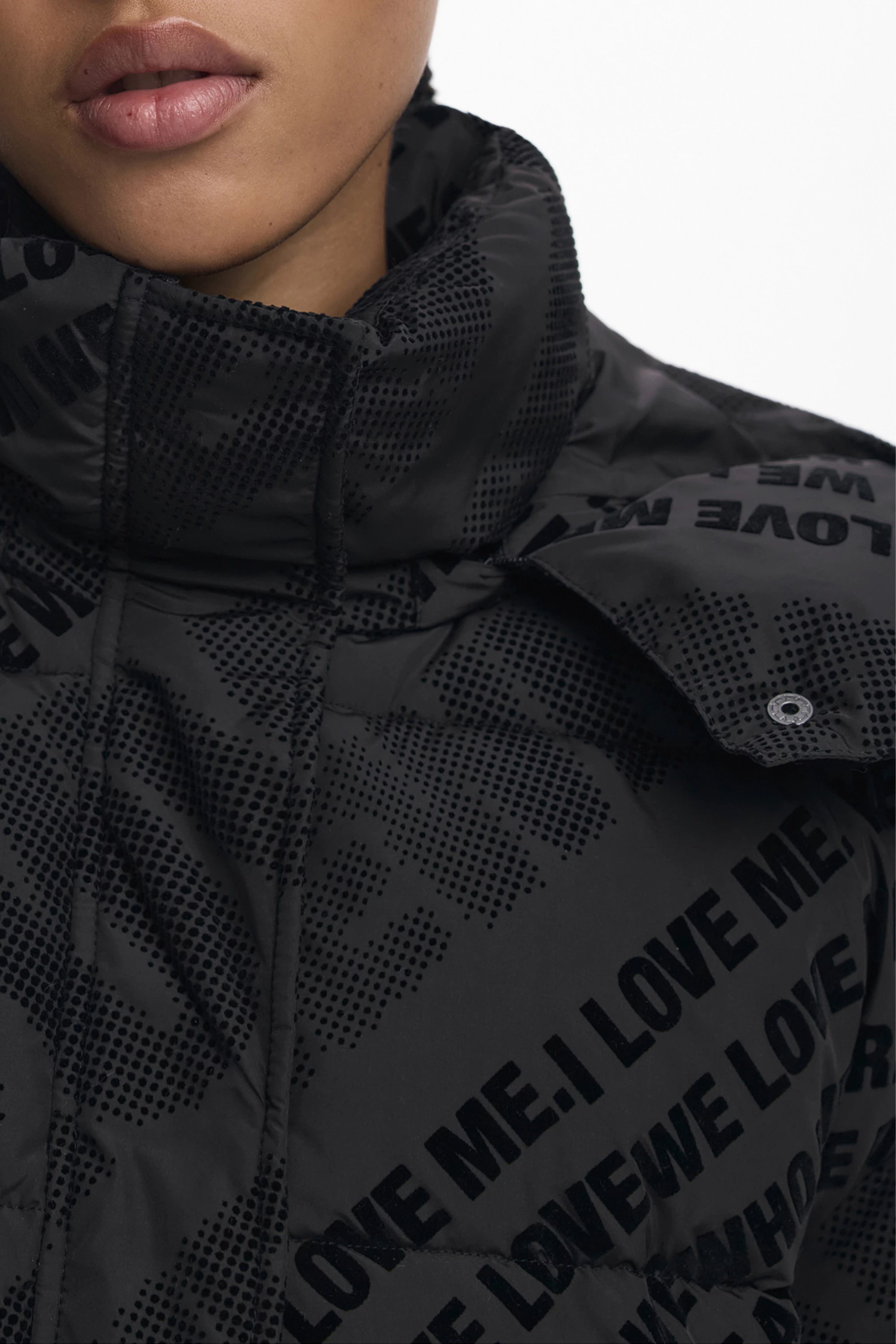 Jakne DESIGUAL femra, e zezë