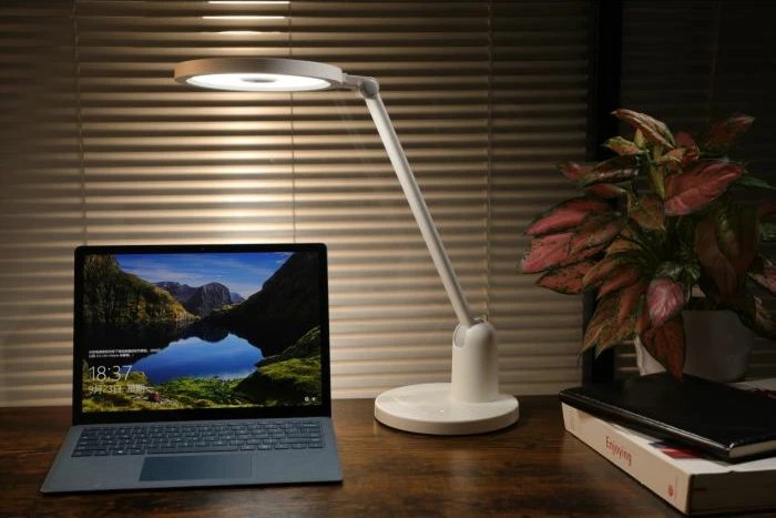 Llambë tavoline LED smart TaoTronics TT-DL1055, ndriçim i rregullueshëm, temperaturë ngjyre e rregullueshme, e bardhë