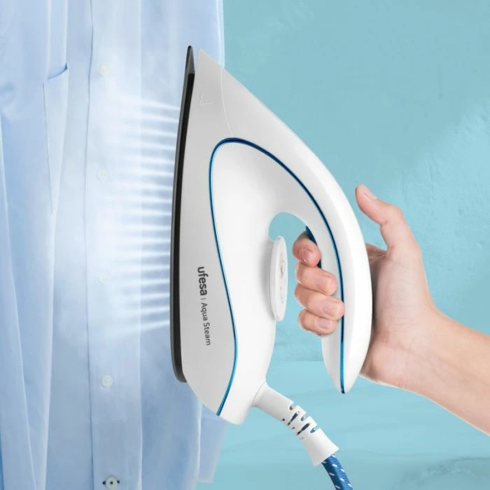 Stacion hekurosjeje me avull UFESA Aqua Steam MPN 80205362 2400W, 6 bar, rezervuar 1.5L, blu/bardhë