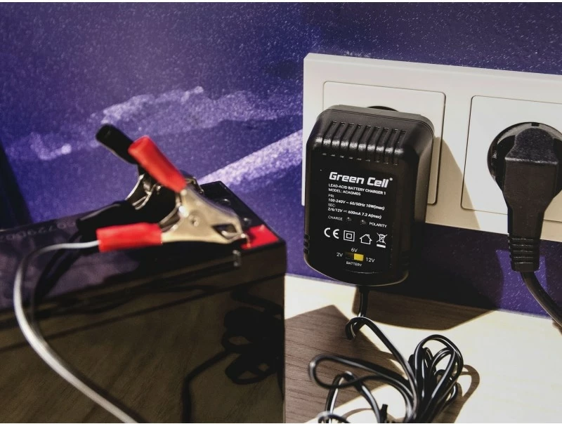 Karikues baterie, Green Cell, ACAGM05, 6V/12V 0.6A për AGM/VRLA deri 20Ah, zi/kuqe/argjendtë