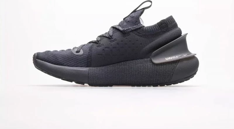 Atlete për femra Under Armour, të zeza