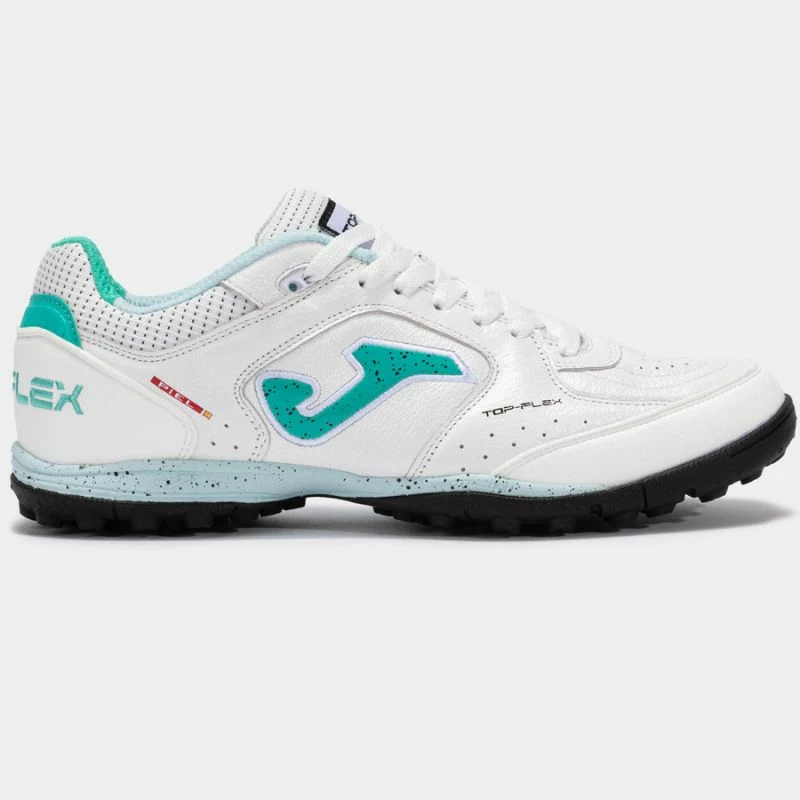 Atlete futbolli Joma, të bardha