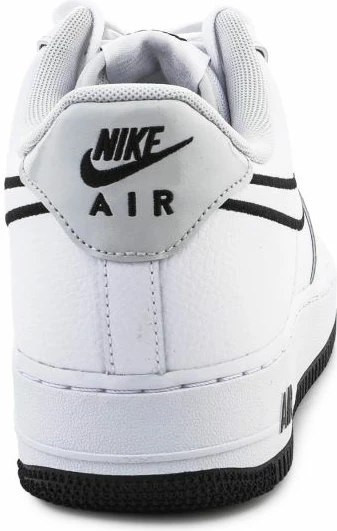 Atlete Nike për meshkuj, të bardha