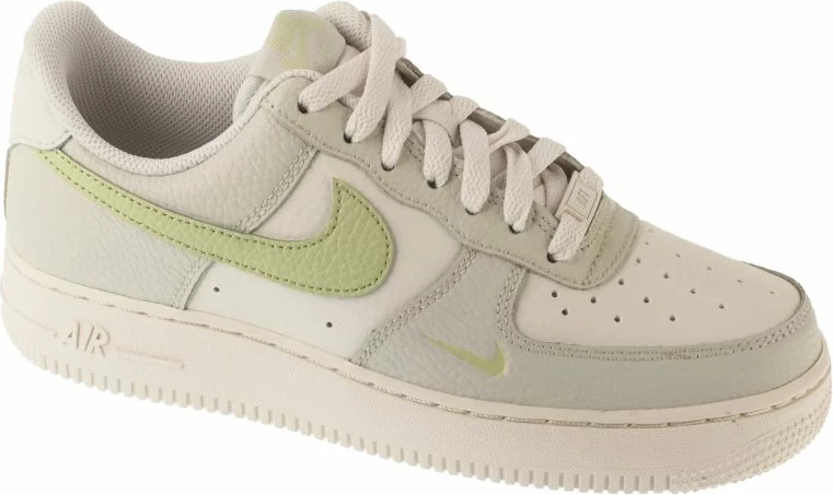 Atlete Nike, të bardha