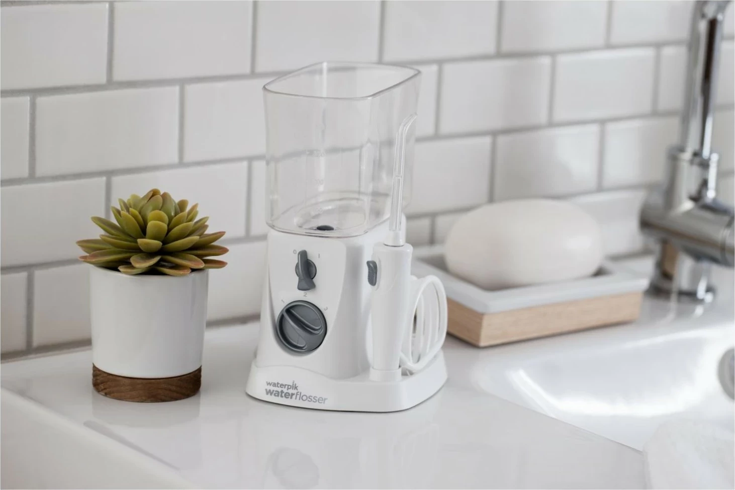 Irigator dhëmbësh Waterpik WF-310, 3 nivele intensiteti, 2 koka, USB Type-C, bardhë