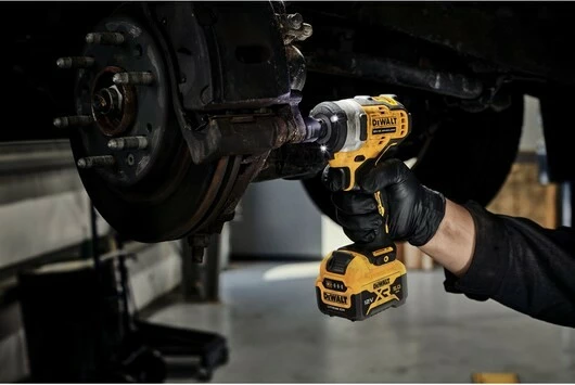 Çelës goditës DeWALT 12V, brushless, 5Ah, zi/verdhë