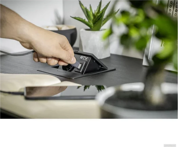 Prizë e integruar GTV AVARO AE-PB1SAVA-20, 1x230V + 2xUSB-A, kabllo 1.5m, e zezë