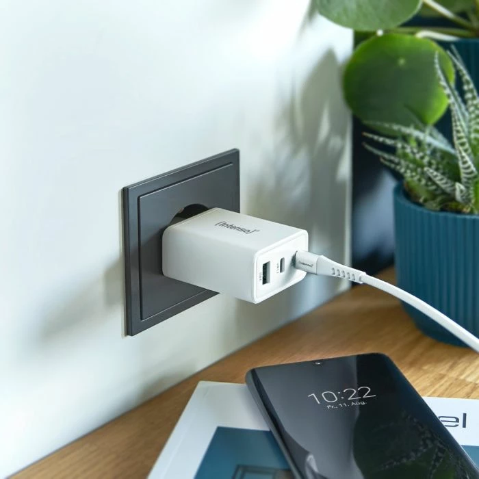 karikues INTENSO W65ACC 65W GaN, 2xUSB-C + 1xUSB-A, prizë EU, i bardhë