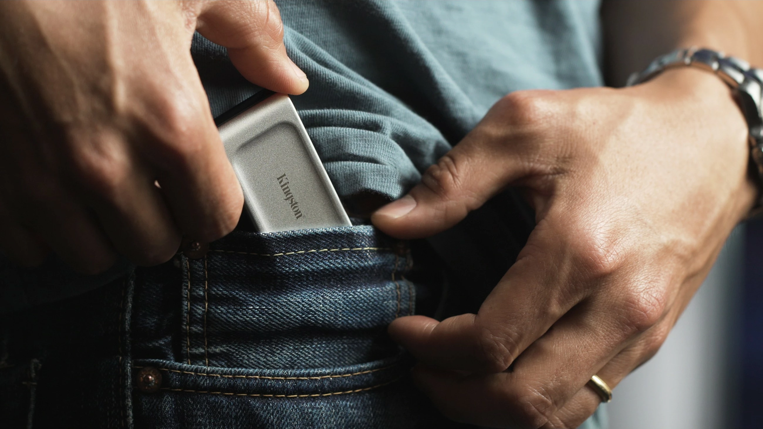 SSD portabël Kingston XS2000, 1 TB, USB Type-C, i zi, argjendtë